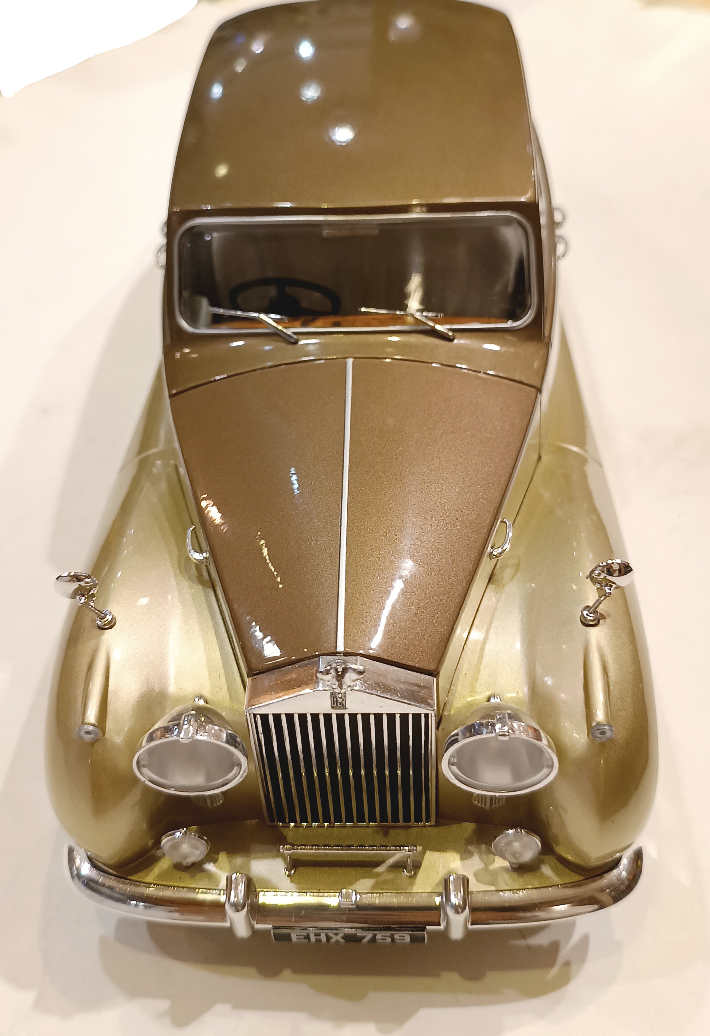 ROLLS ROYCE SILVER WRAITH EMPRESS BY HOOPER BROWN/GOLD 1956 MODELCAR 1/18
