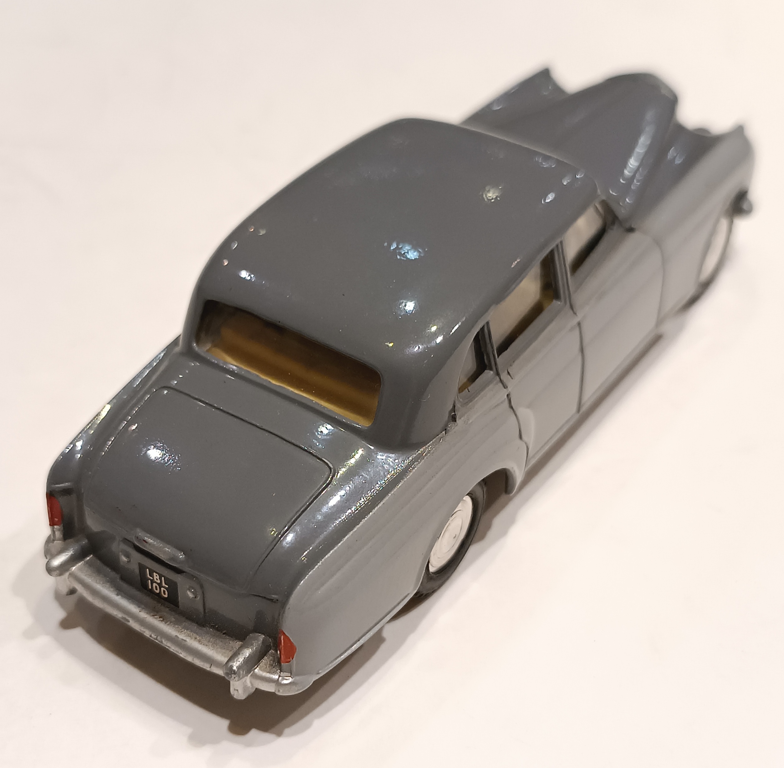 BENTLEY SALOON SPOT-ON 1/43
