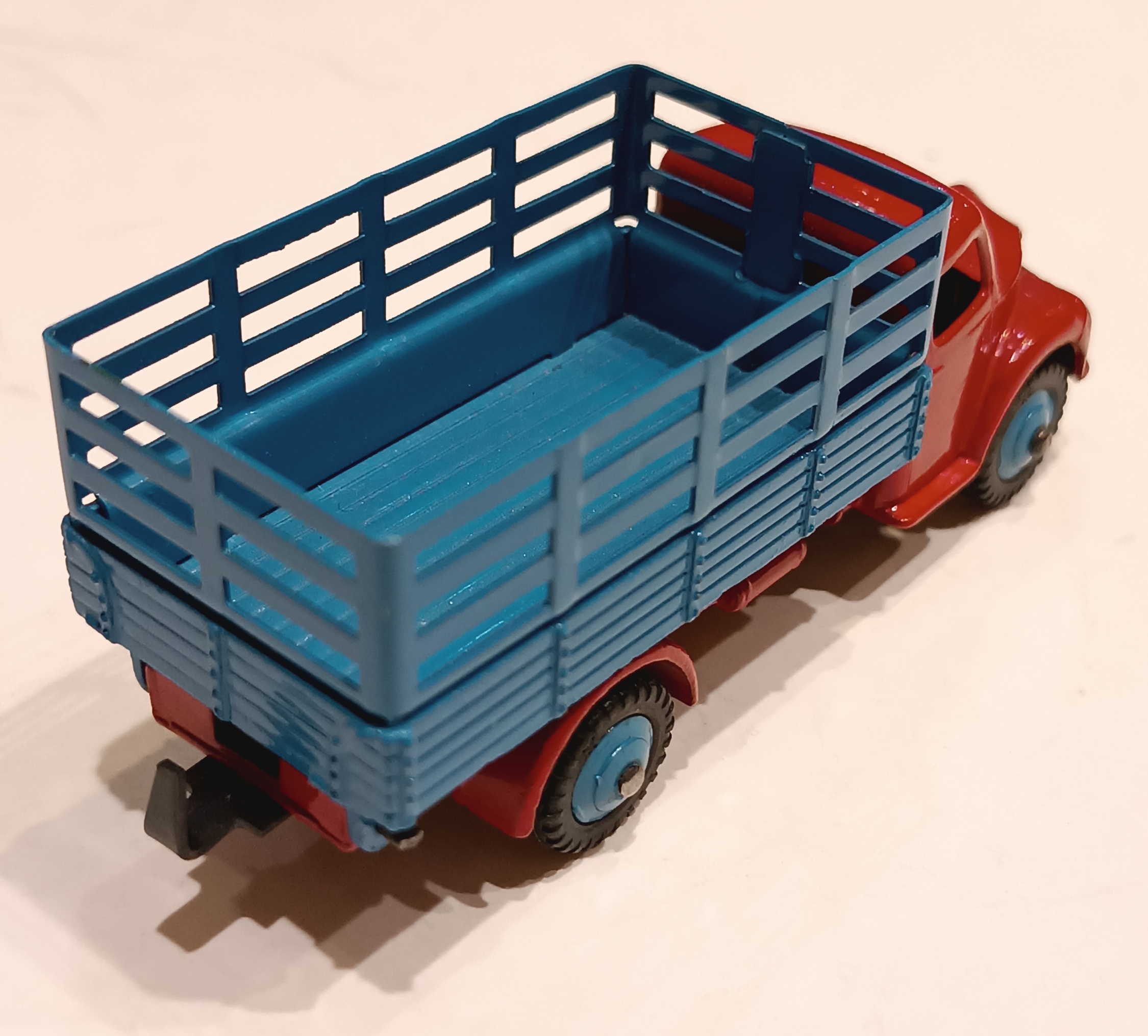 CAMION DODGE DINKY 1/50
