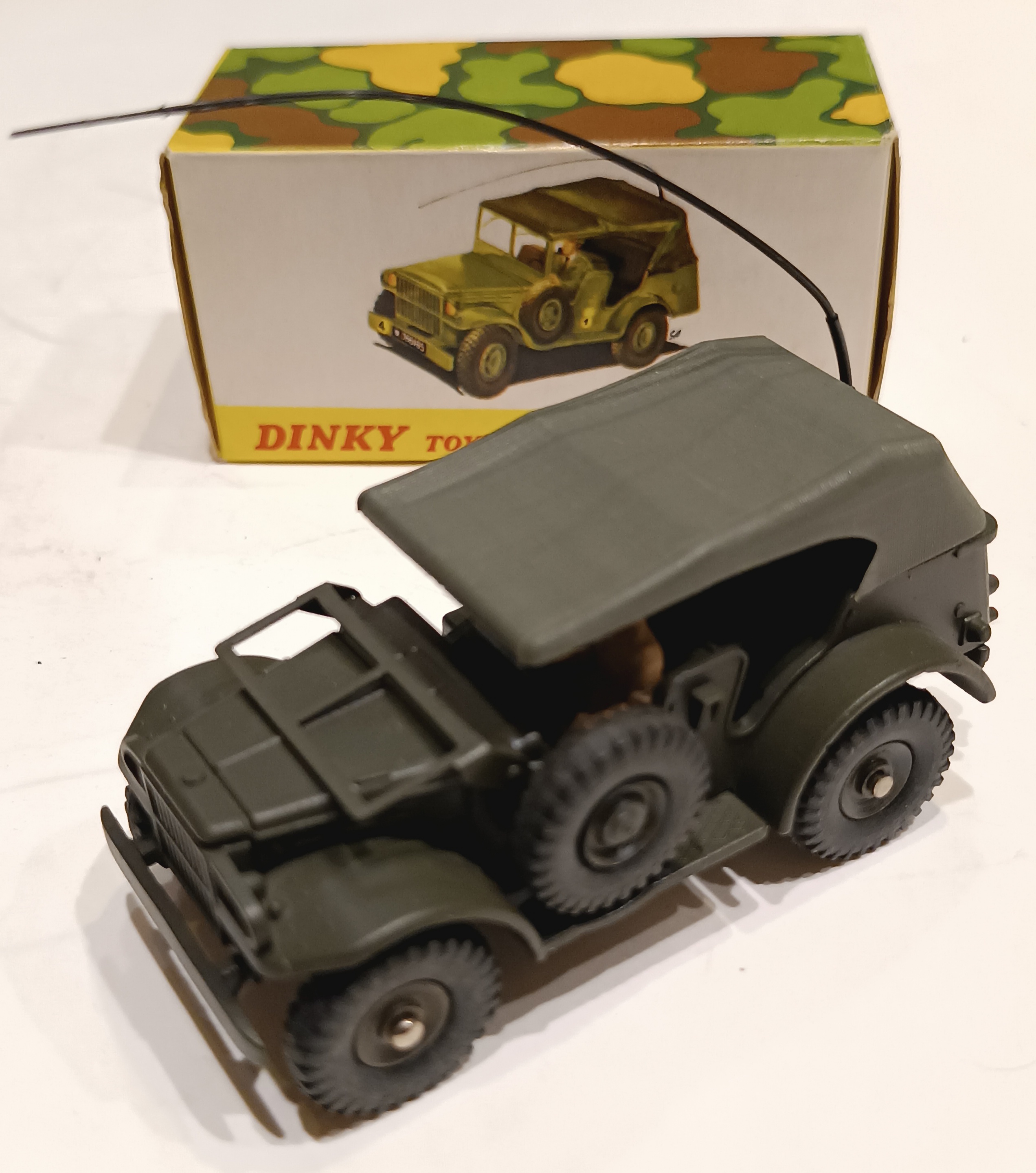 COMMAND CAR MILITAIRE DINKY 1/43