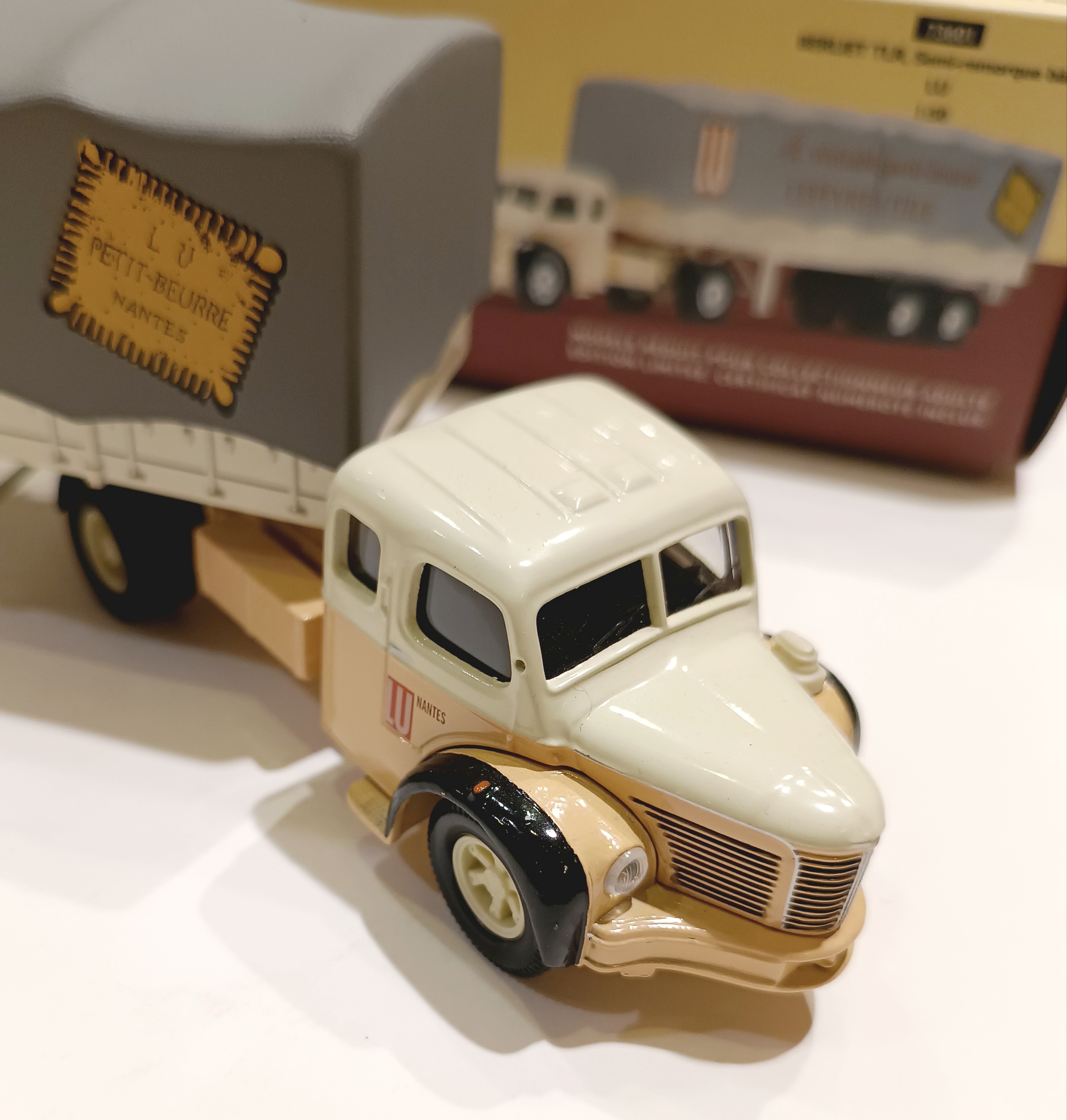 BERLIET TLR SEMI REMORQUE BACHE LU CORGI 1/50
