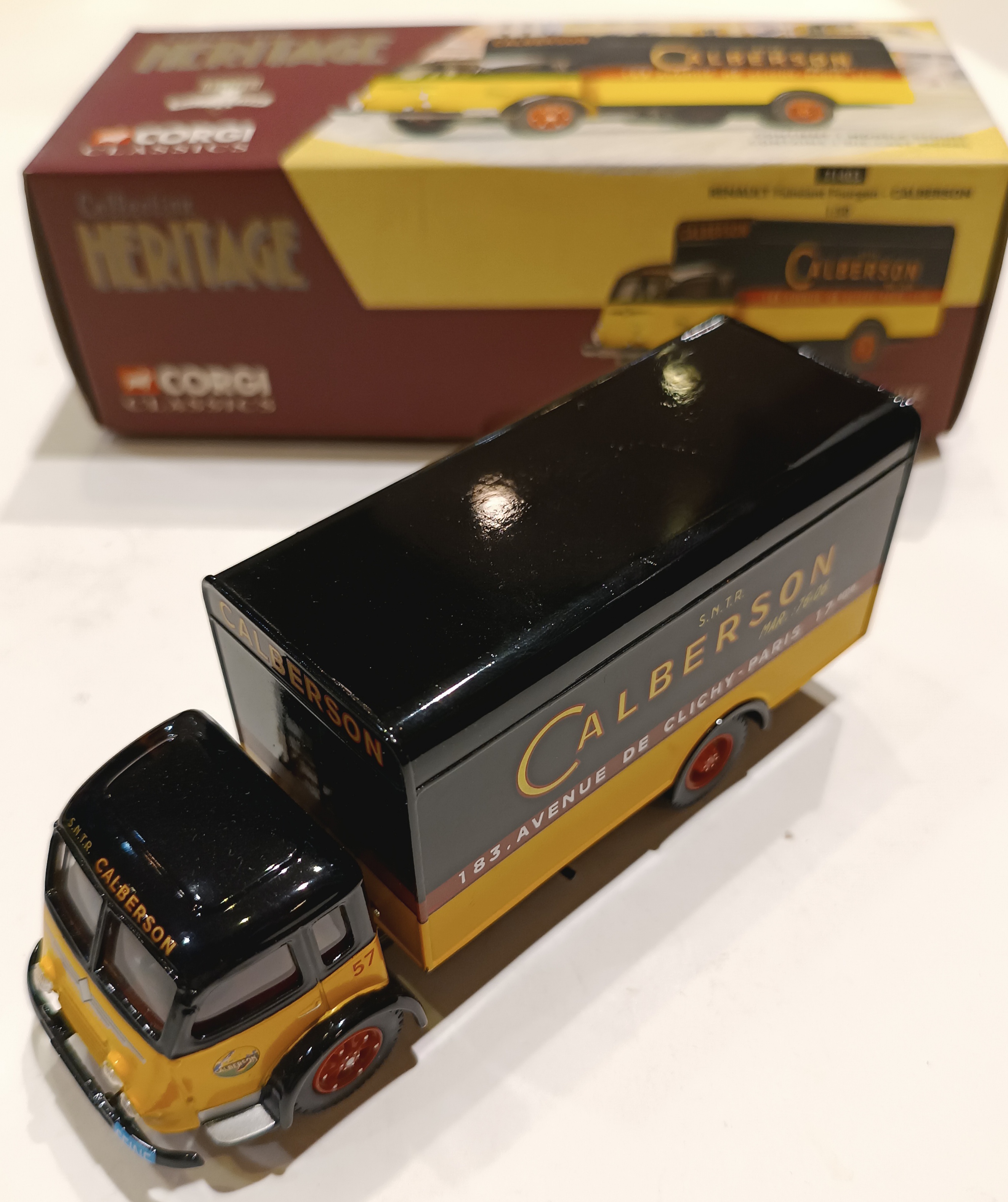 RENAULT FAINEANT FOURGON CALBERSON CORGI 1/50
