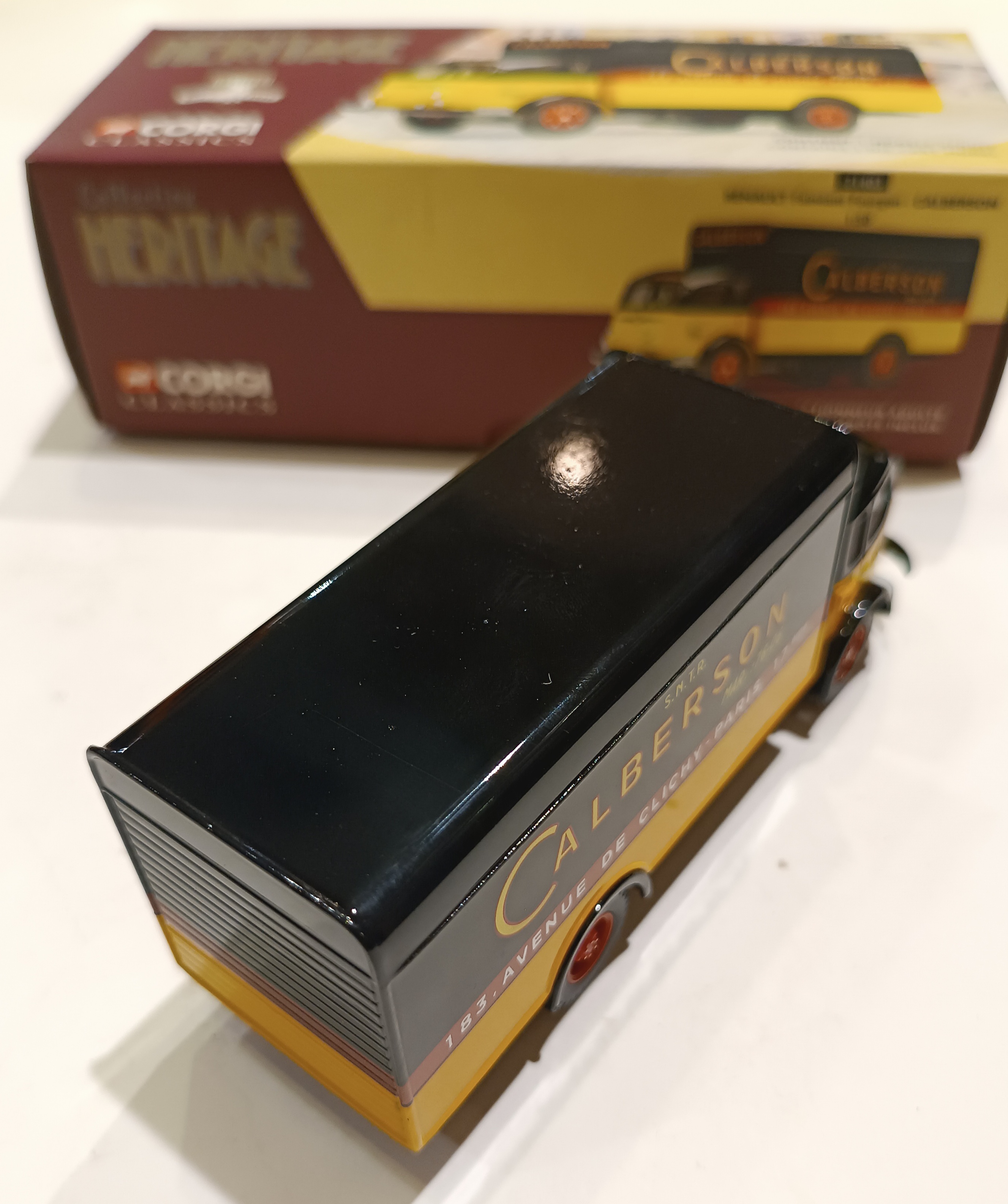 RENAULT FAINEANT FOURGON CALBERSON CORGI 1/50