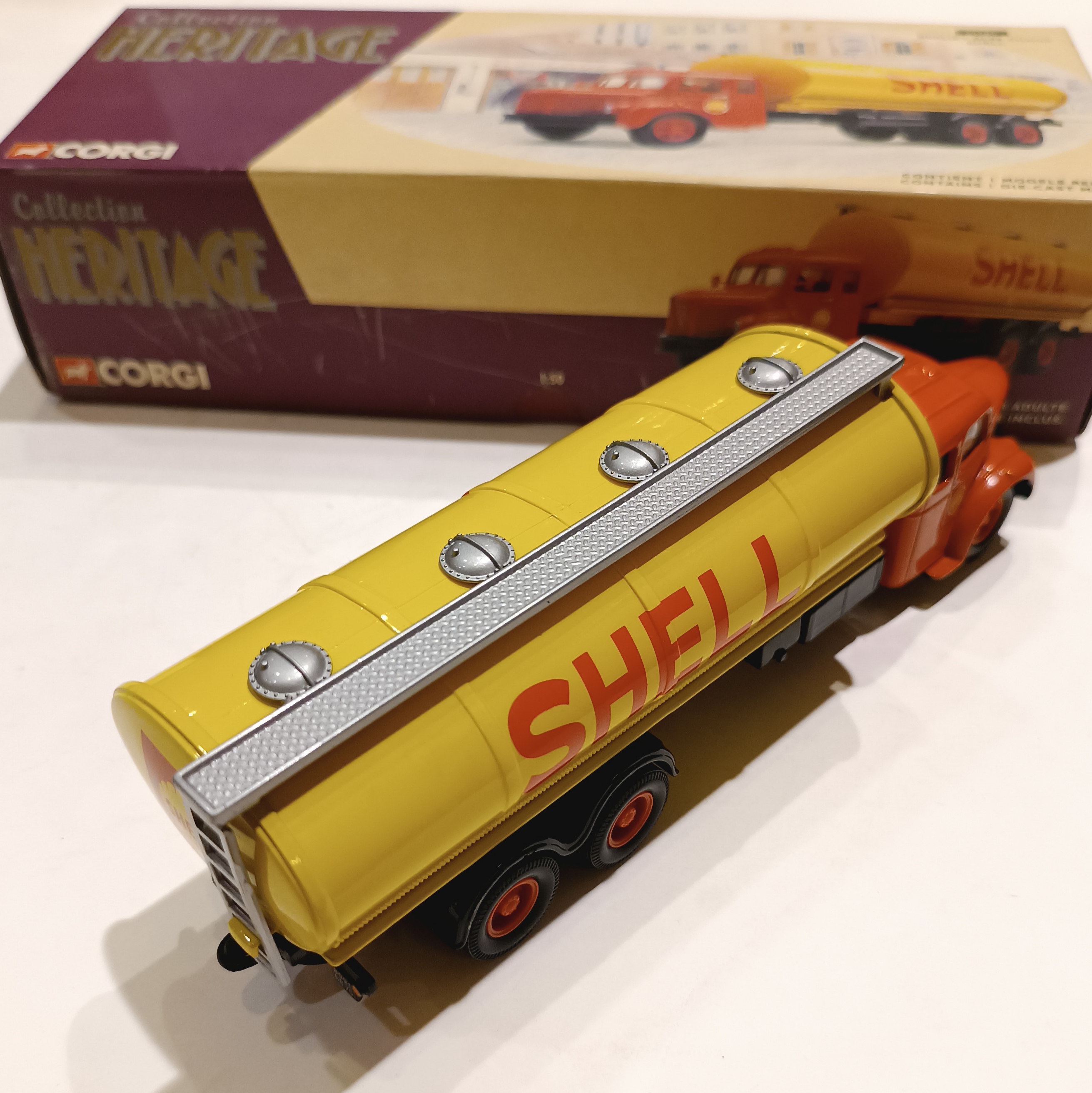 BERLIET GLR8 CITERNE SHELL  CORGI 1/50
