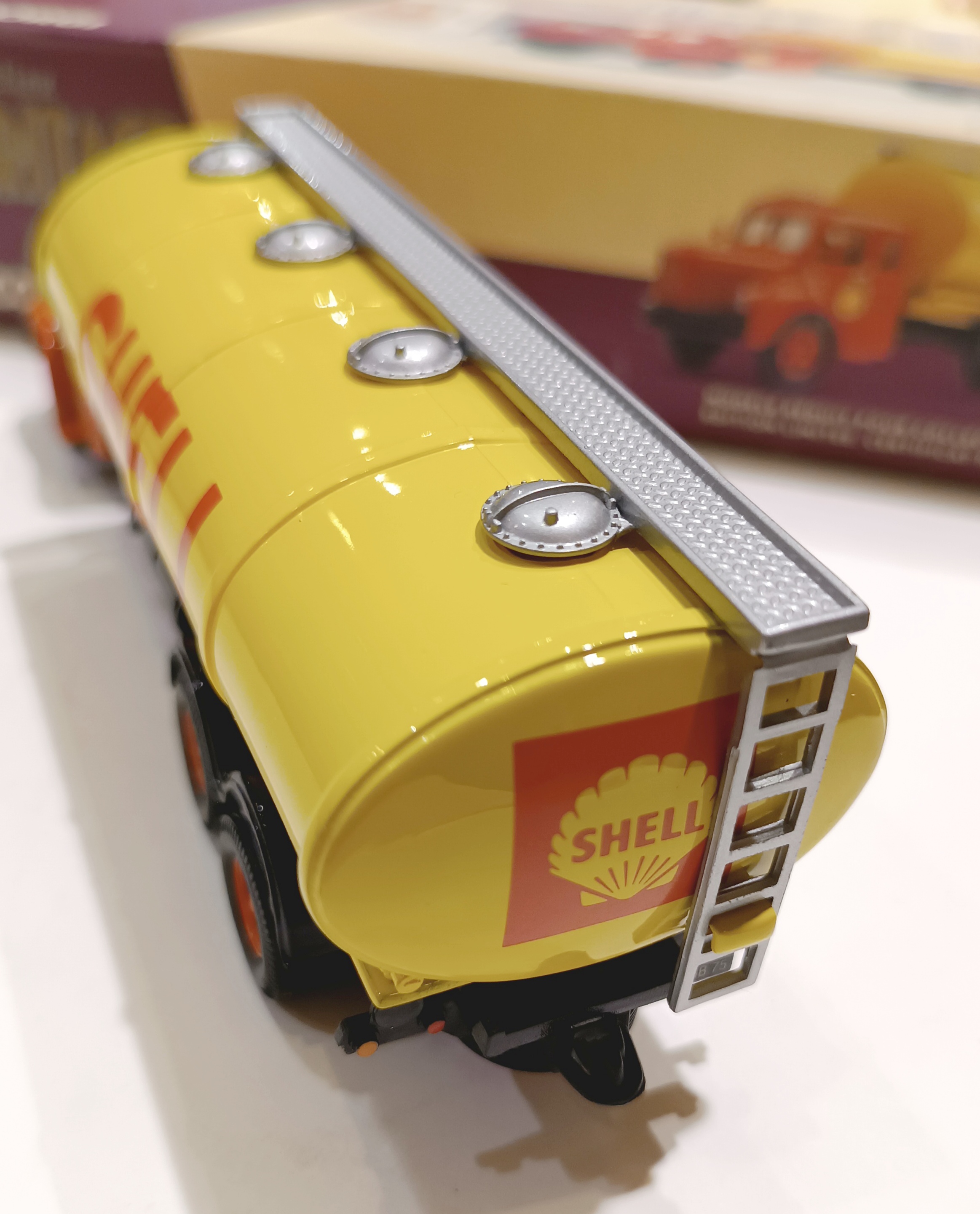 BERLIET GLR8 CITERNE SHELL  CORGI 1/50