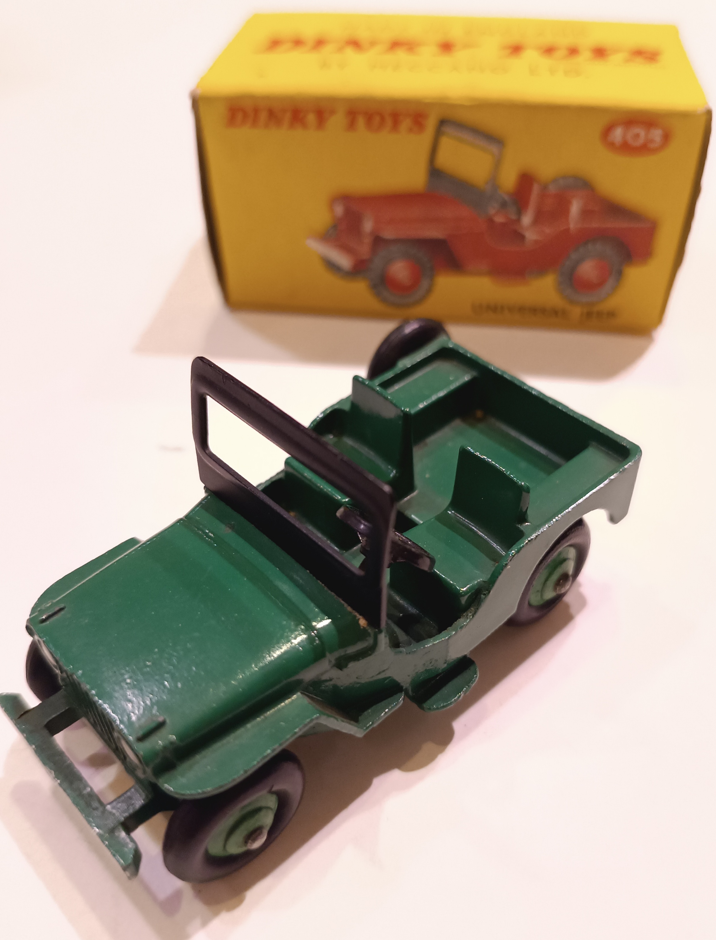 UNIVERSAL JEEP VERT DINKY 1/36
