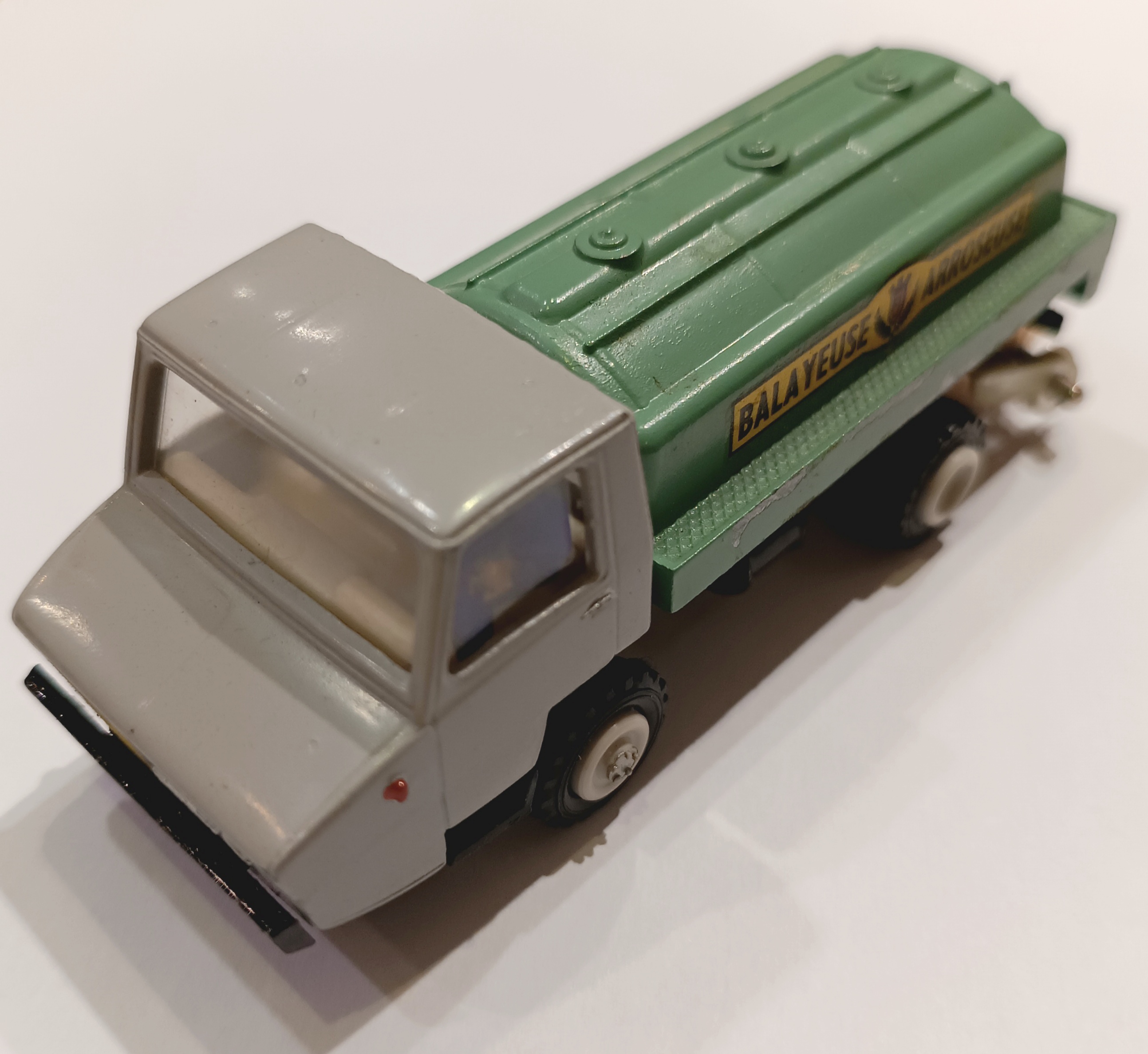 BALAYEUSE ARROSEUSE BERLIET - FRANCE JOUET 1/50