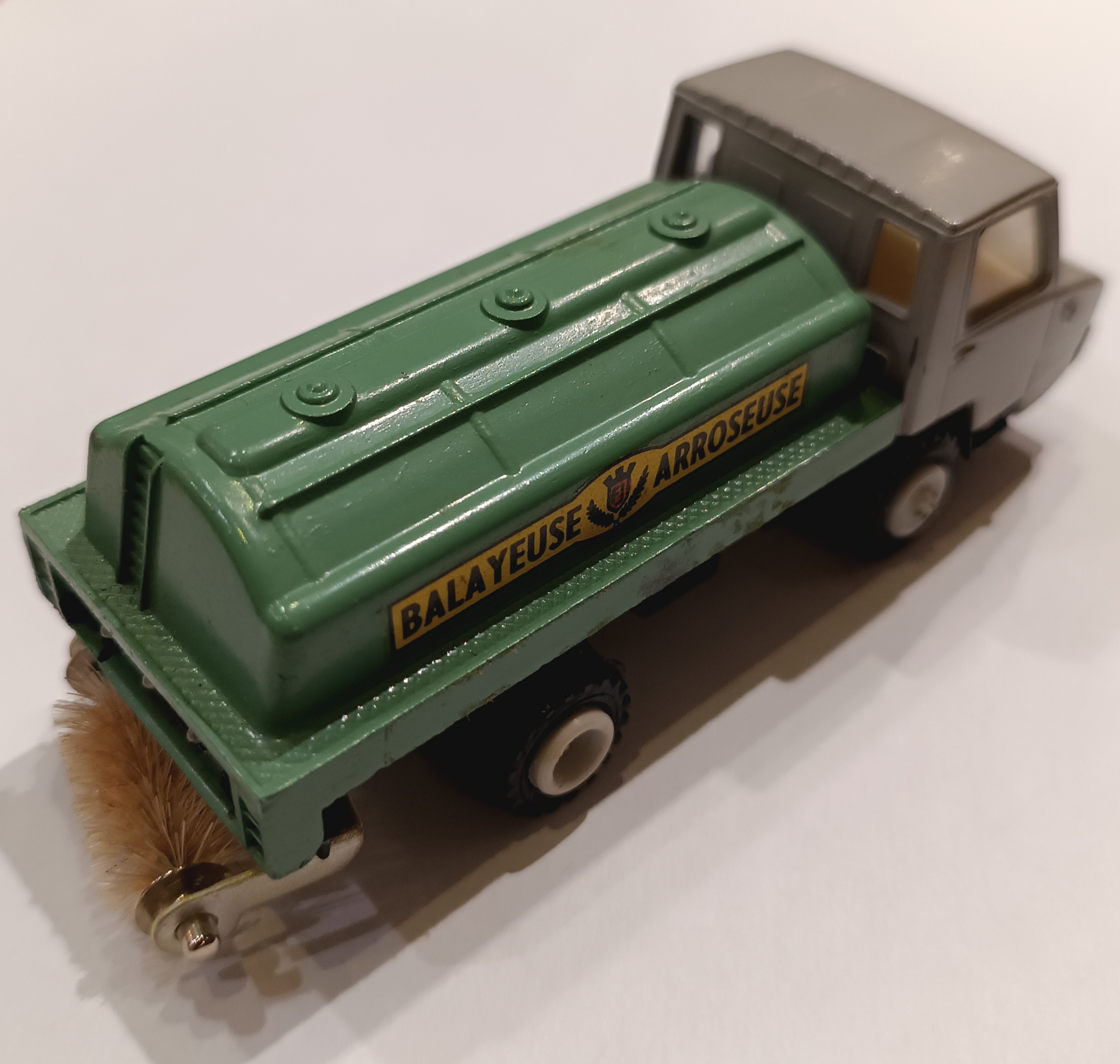 BALAYEUSE ARROSEUSE BERLIET - FRANCE JOUET 1/50