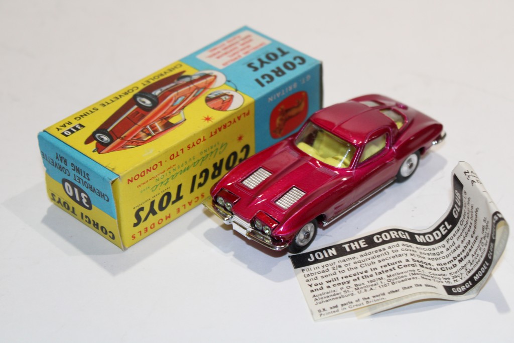 CHEVROLET CORVETTE STING RAY FUSHIA 1965 CORGI 1/43°