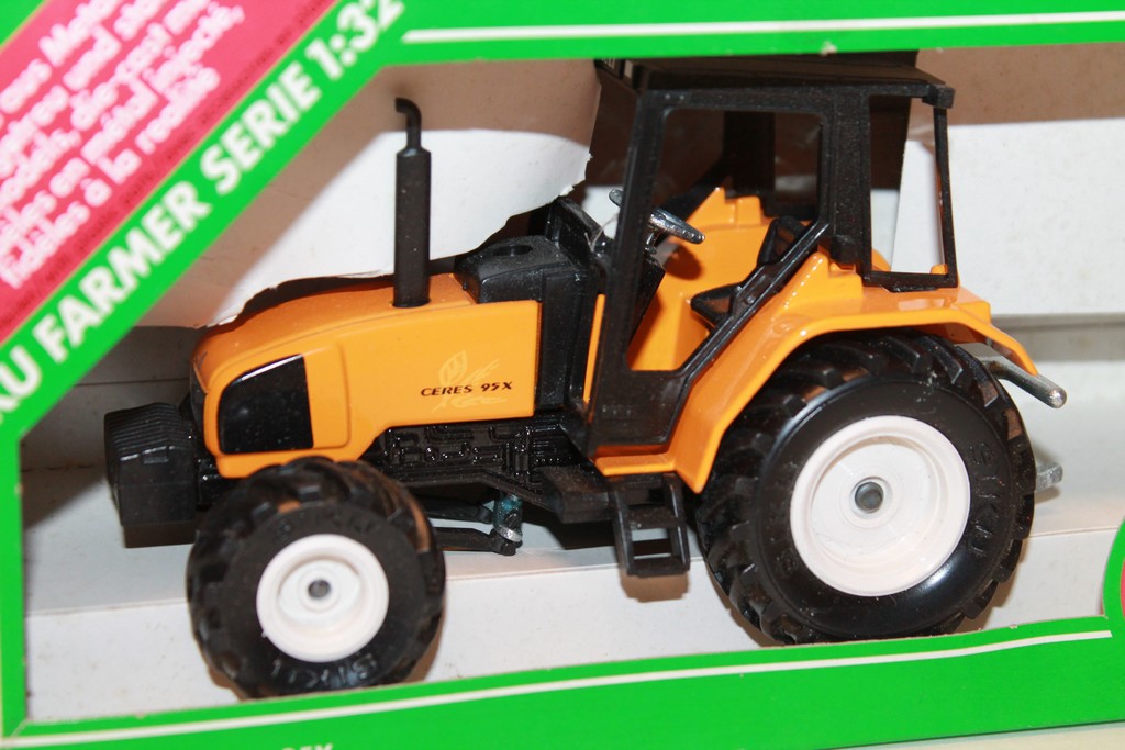 RENAULT CERES 95X SIKU 1/32°