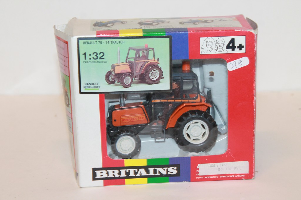 Tracteur Renault miniature et jouet agricole de collection