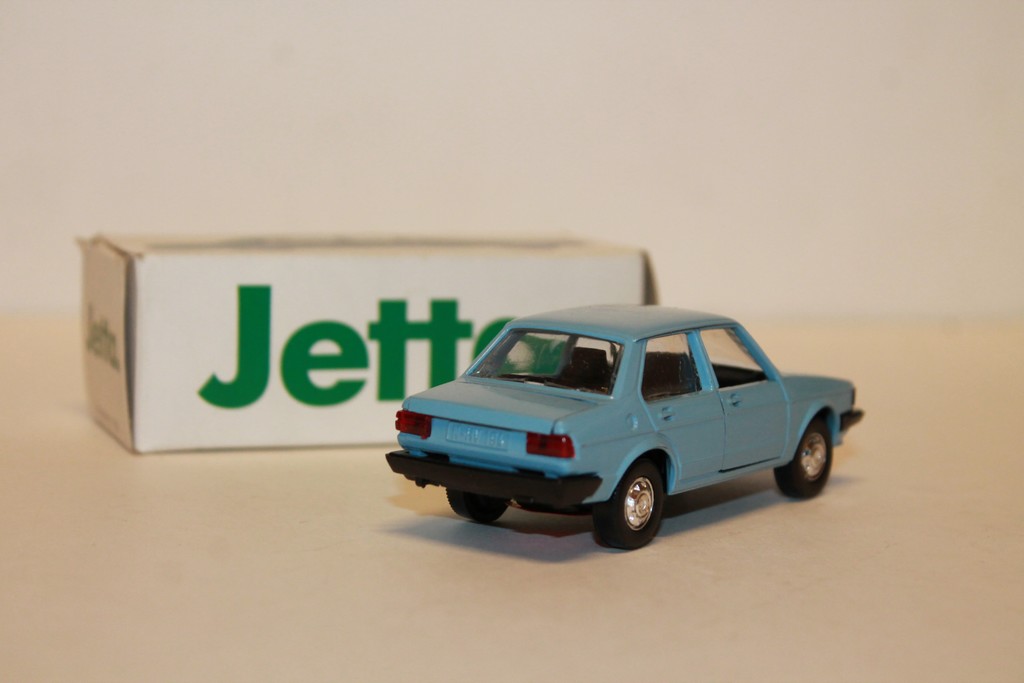 VW JETTA BLEU SCHABAK MODELL 1/43°