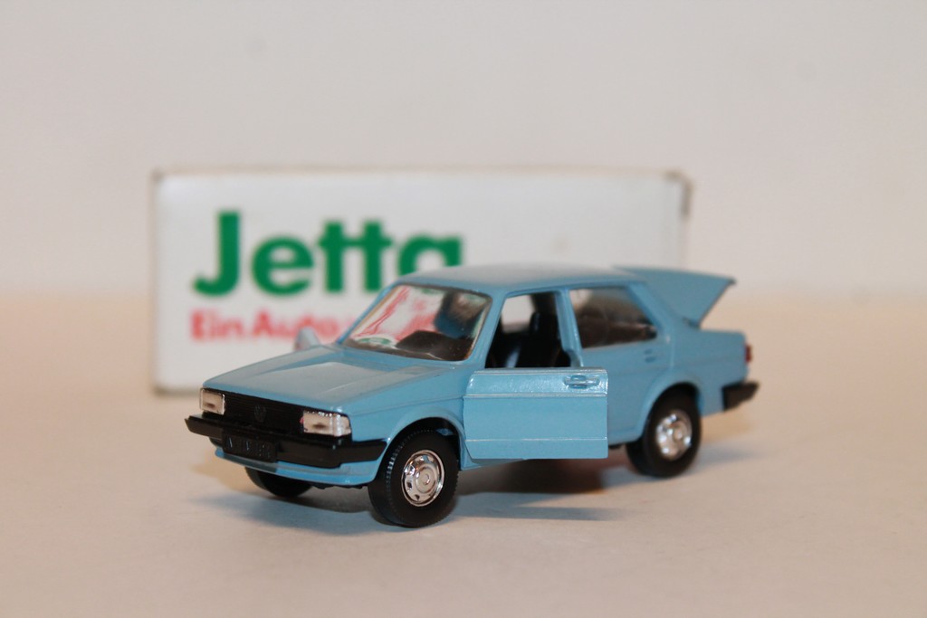 VW JETTA BLEU SCHABAK MODELL 1/43°