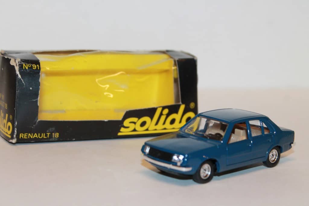 RENAULT 18 BLEU SOLIDO 1/43°