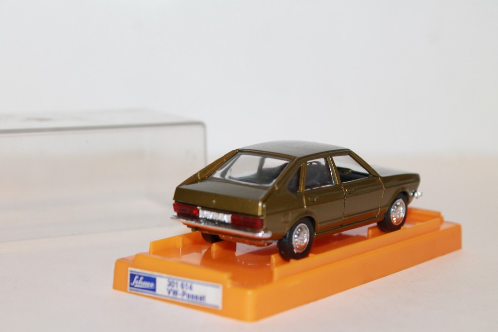 WV PASSAT VERT SCHUCO 1/43°