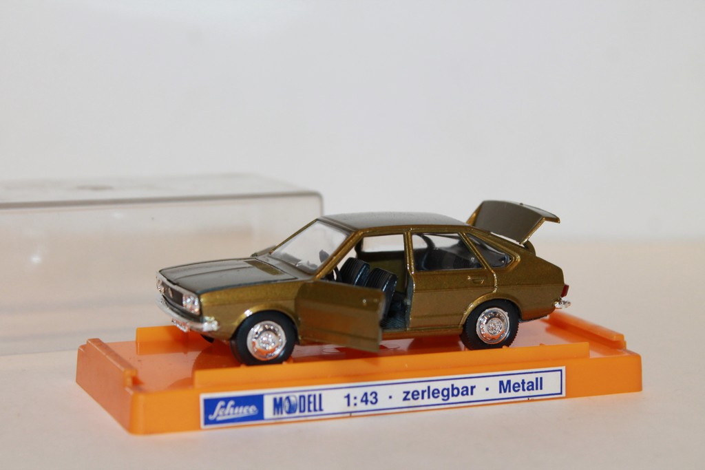 WV PASSAT VERT SCHUCO 1/43°