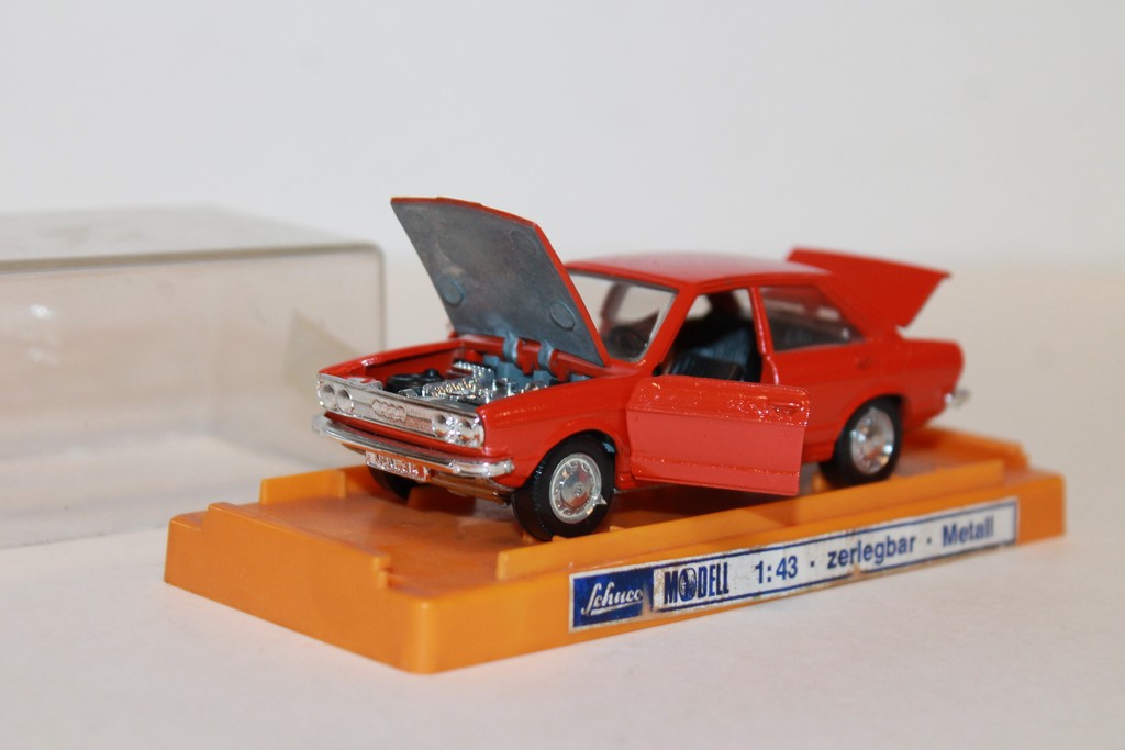 AUDI 80 LS ROUGE SCHUCO 1/43°