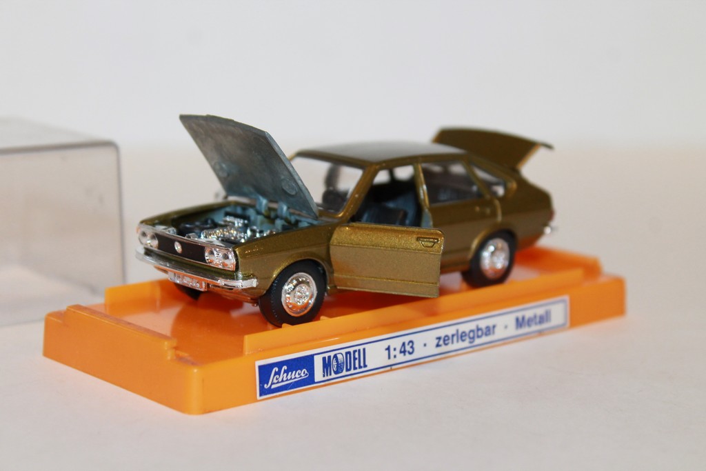 WV PASSAT VERT SCHUCO 1/43°