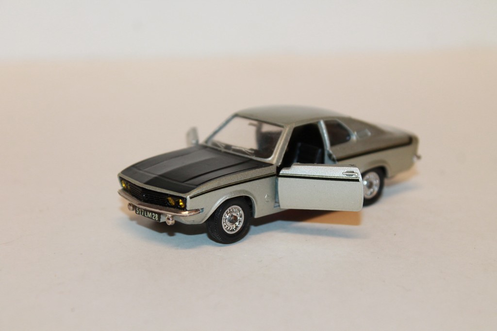 OPEL MANTA 1900 SR GRIS SOLIDO 1/43°