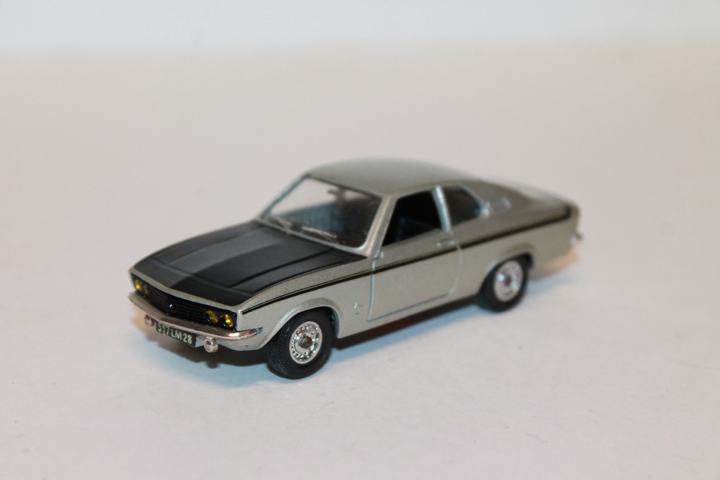 OPEL MANTA 1900 SR GRIS SOLIDO 1/43°