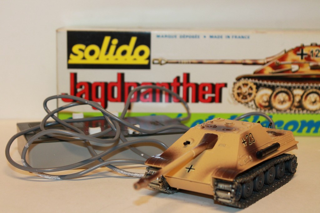 JAGDPANTHER MOTORISE TELECOMMANDE SOLIDO 1/43°