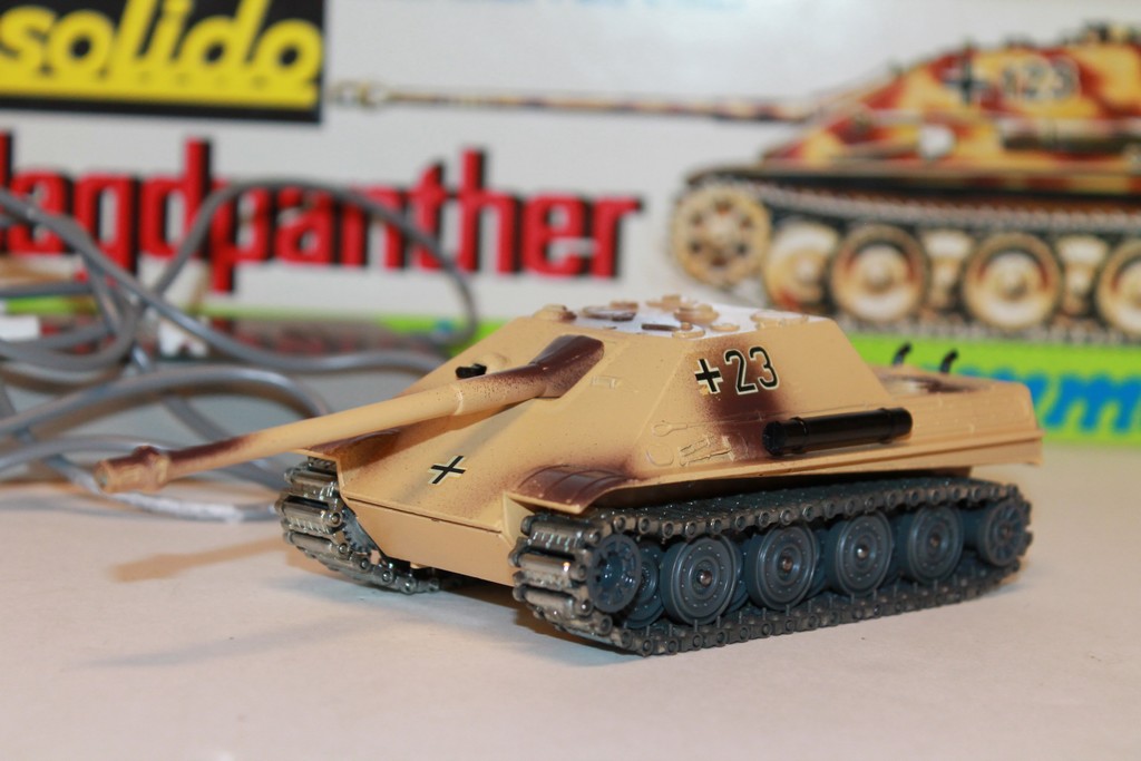 JAGDPANTHER MOTORISE TELECOMMANDE SOLIDO 1/43°