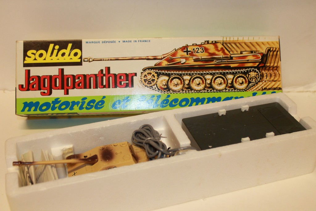 JAGDPANTHER MOTORISE TELECOMMANDE SOLIDO 1/43°