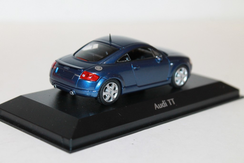 AUDI TT BLEU 1998 MAXICHAMPS 1/43°