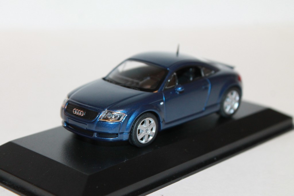 AUDI TT BLEU 1998 MAXICHAMPS 1/43°