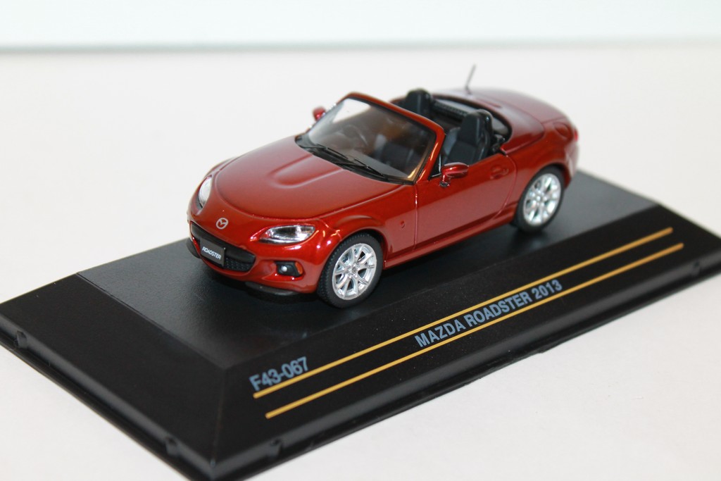 MAZDA MX-5 ROADSTER