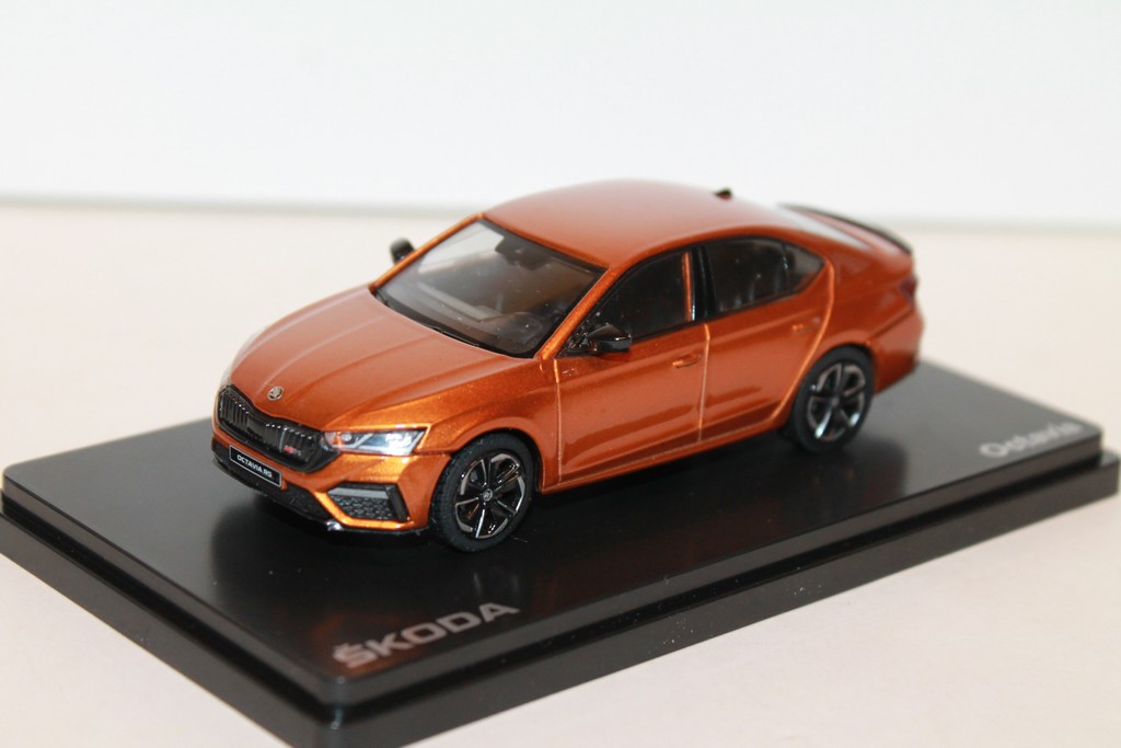 SKODA OCTAVIA IV RS (2020) ORANZOVA ABREX 1/43°