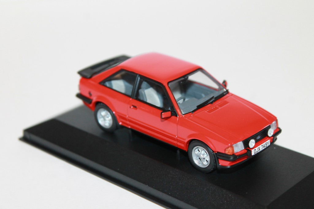 FORD ESCORT MK3 XR3I SUNBURST RED 1983 CORGI 1/43°