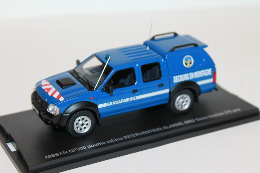 NISSAN NP300 GENDARMERIE SECOURS EN MONTAGNE 2011 ALARME 1/43°