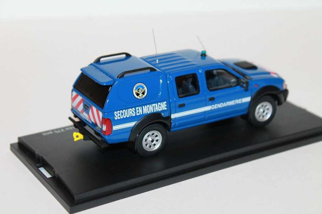 NISSAN NP300 GENDARMERIE SECOURS EN MONTAGNE 2011 ALARME 1/43°