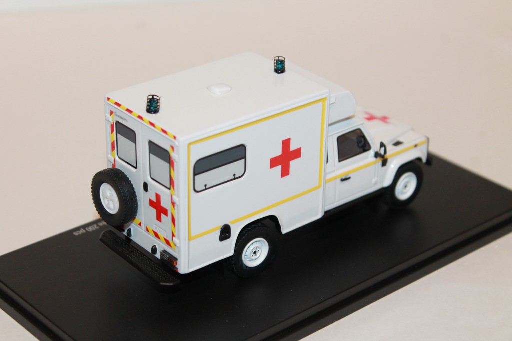 LAND ROVER 130 SIMPLE CABINE DURISOTTI SANITAIRE ARMEE 1983 ALARME 1/43°