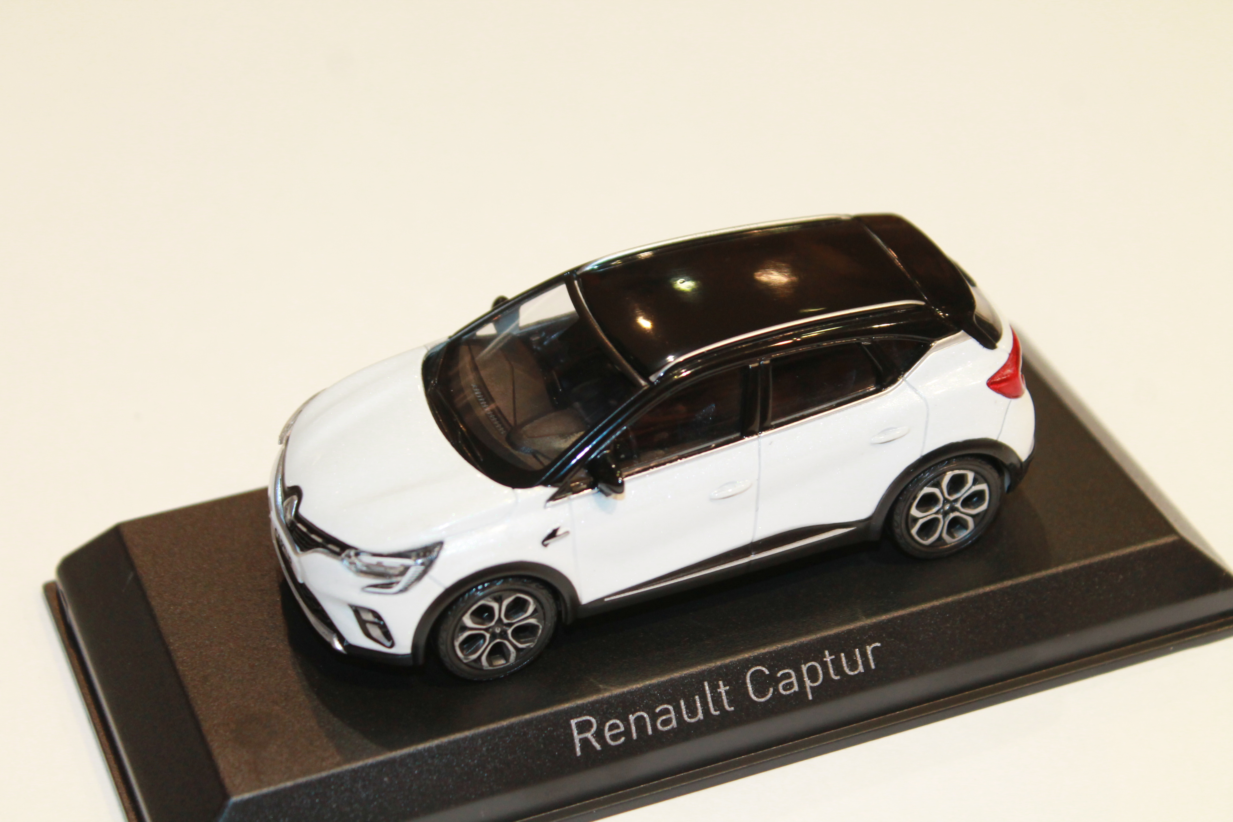 RENAULT CAPTUR BLANCHE AVEC TOIT NOIR 2020 NOREV 1/43°