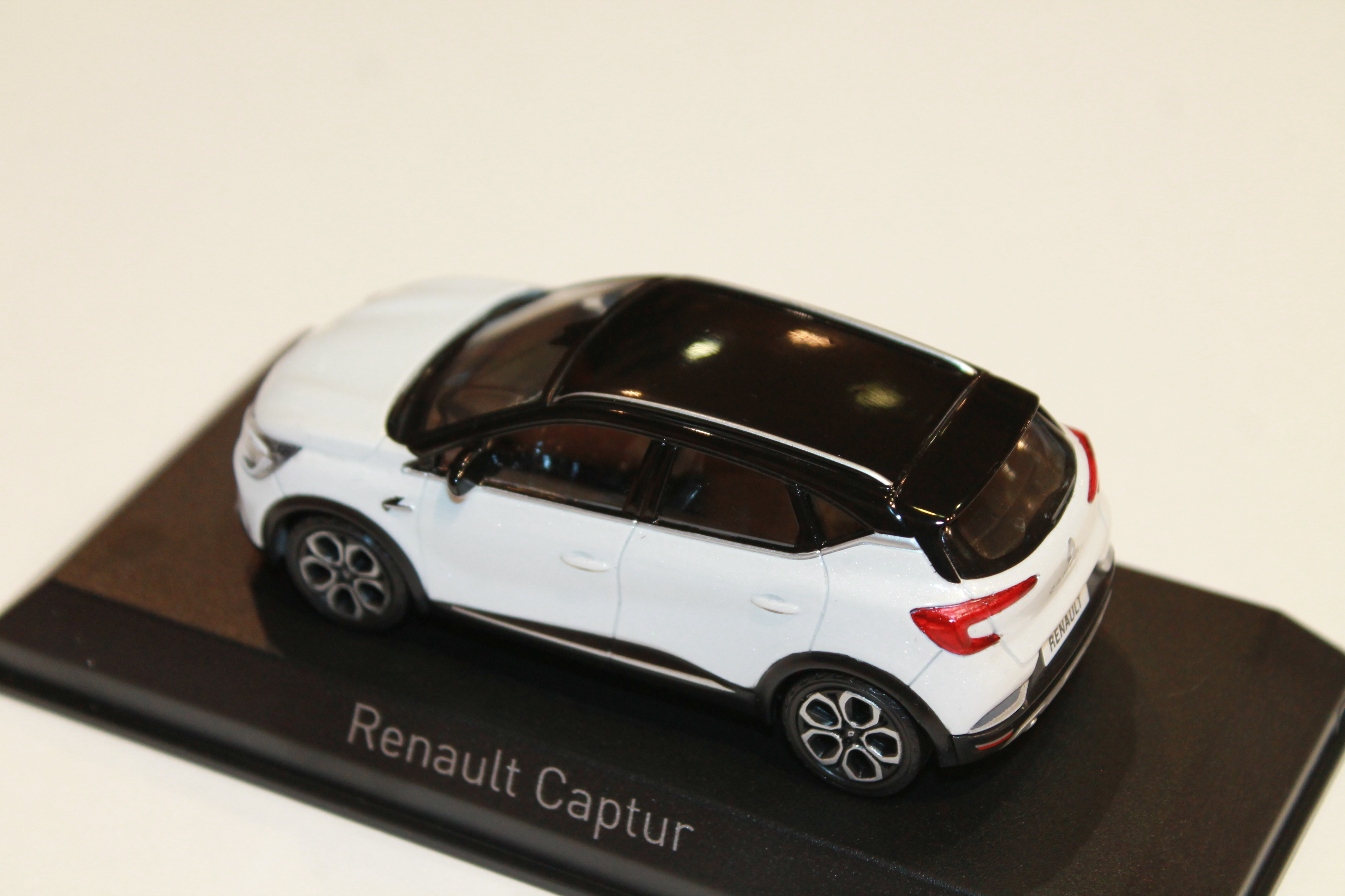 RENAULT CAPTUR BLANCHE AVEC TOIT NOIR 2020 NOREV 1/43°