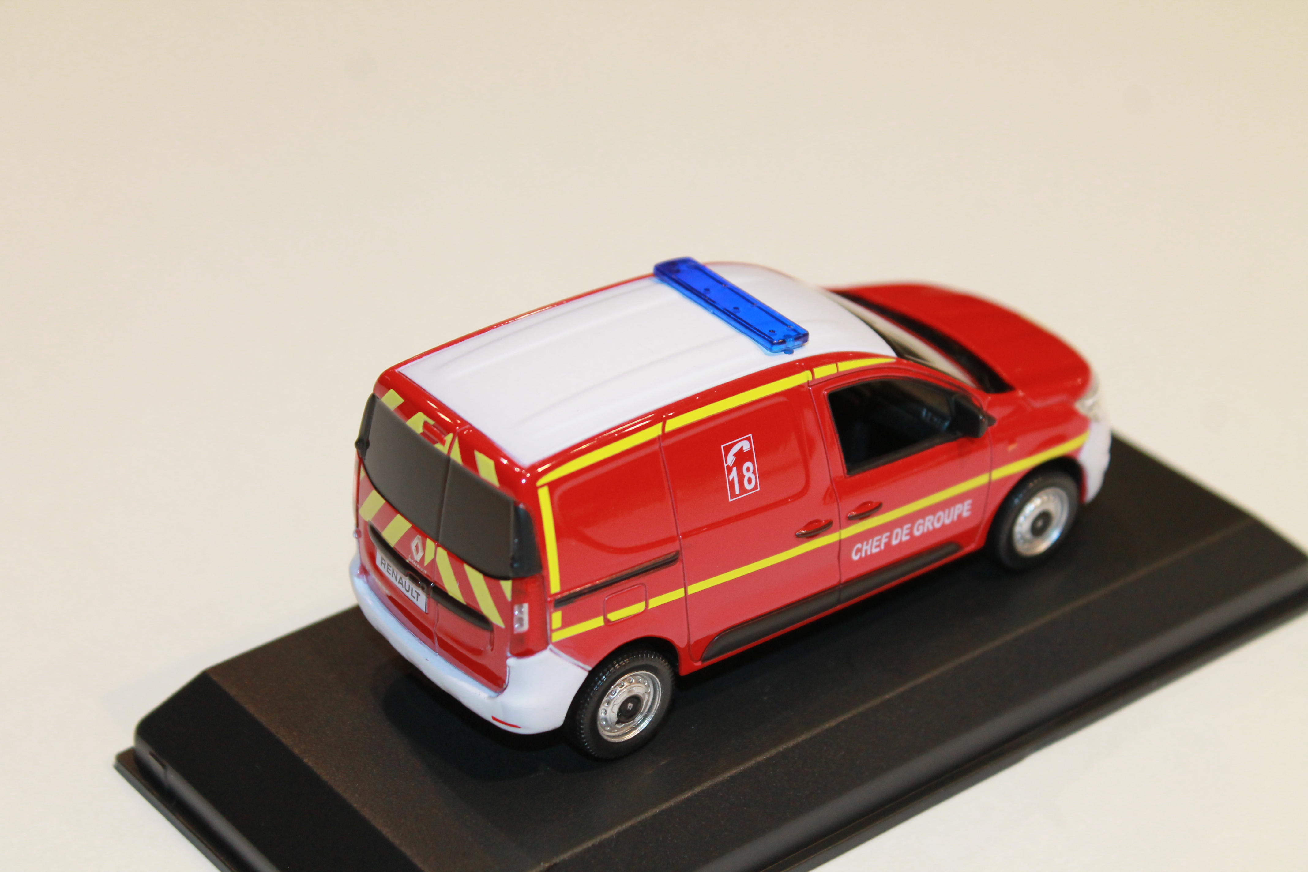 RENAULT EXPRESS POMPIER CHEF DE GROUPE 2021 NOREV 1/43°