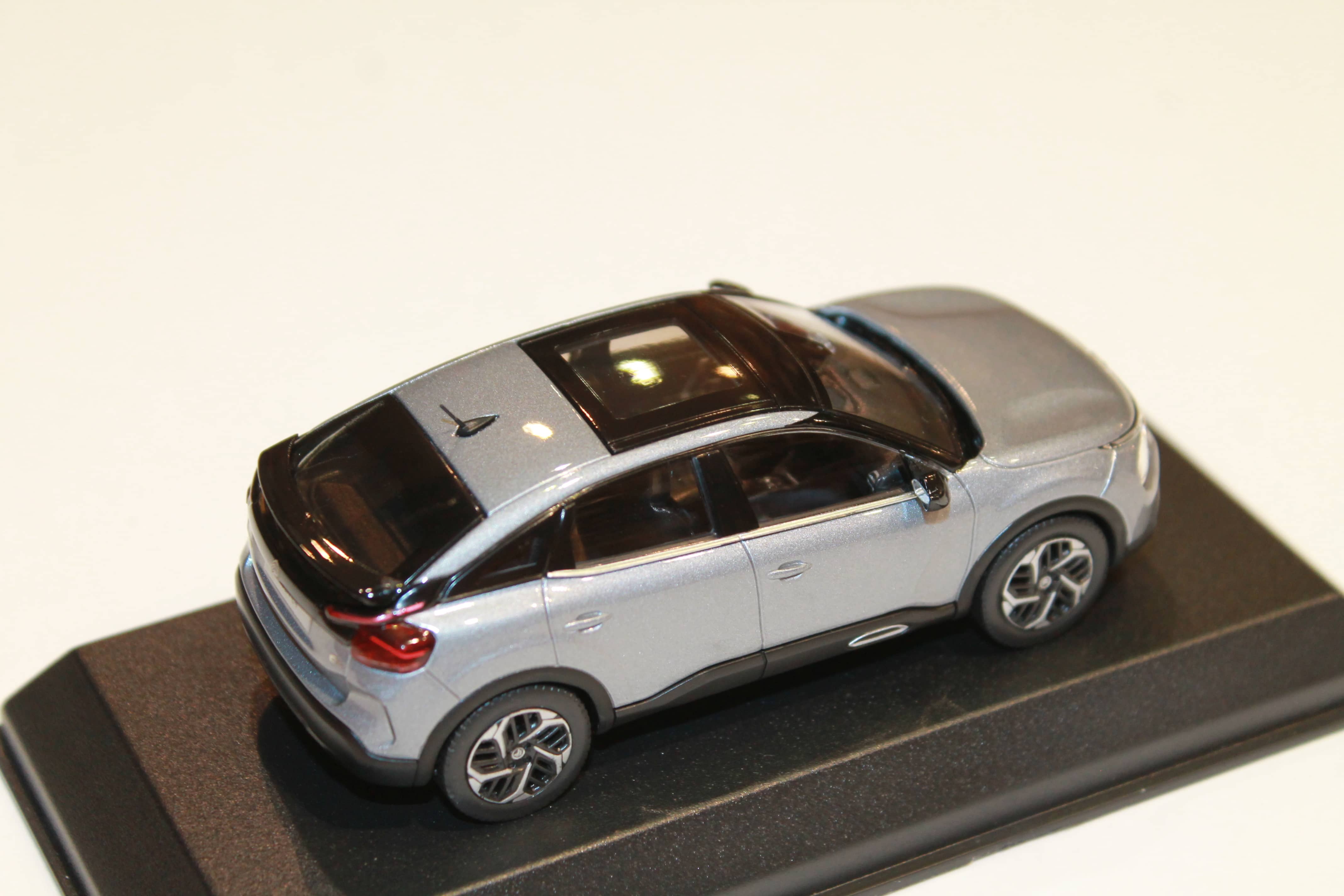 Miniature Citroën C4 Berline 1/43 Par Norev – Modèle D'occasion, Années 2004/2005