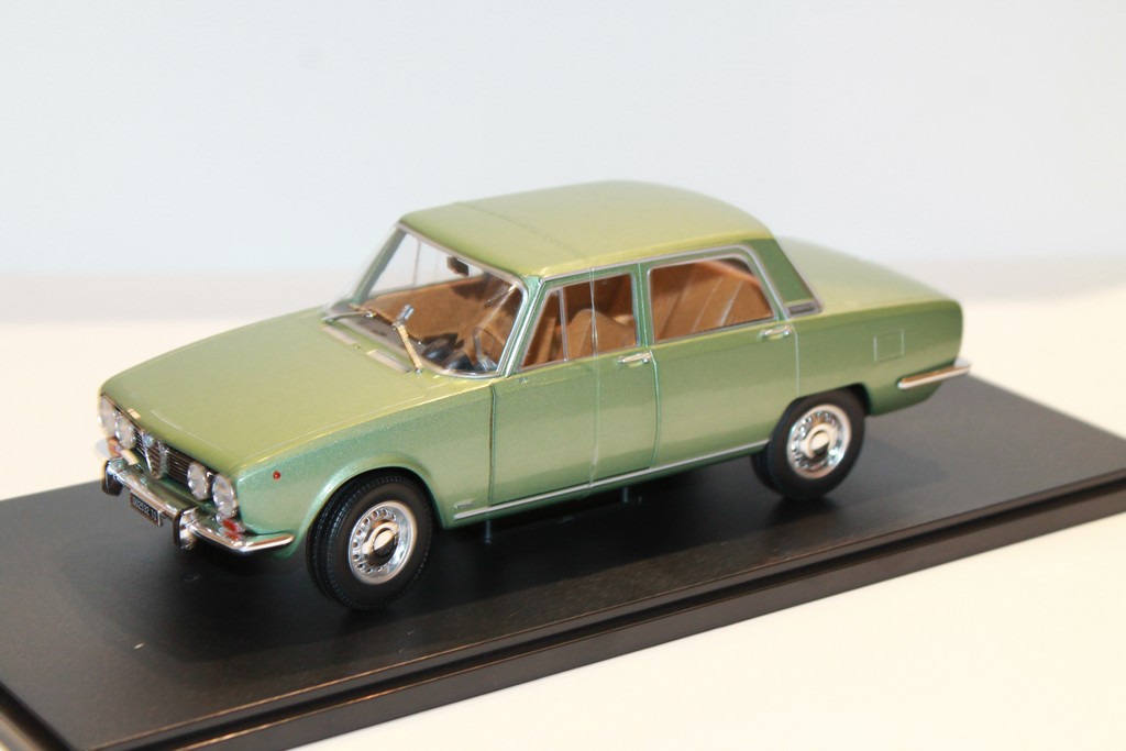 ALFA ROMEO 1750 BERLINE SERIE 1 VERTE 1968 MITICA 1/18°