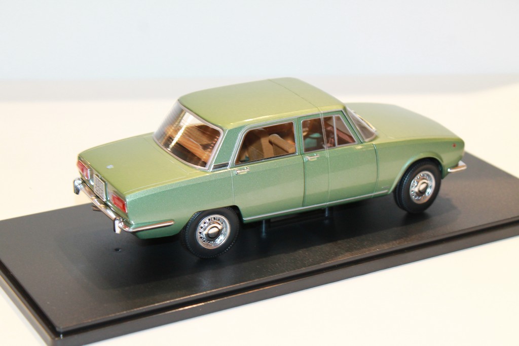 ALFA ROMEO 1750 BERLINE SERIE 1 VERTE 1968 MITICA 1/18°