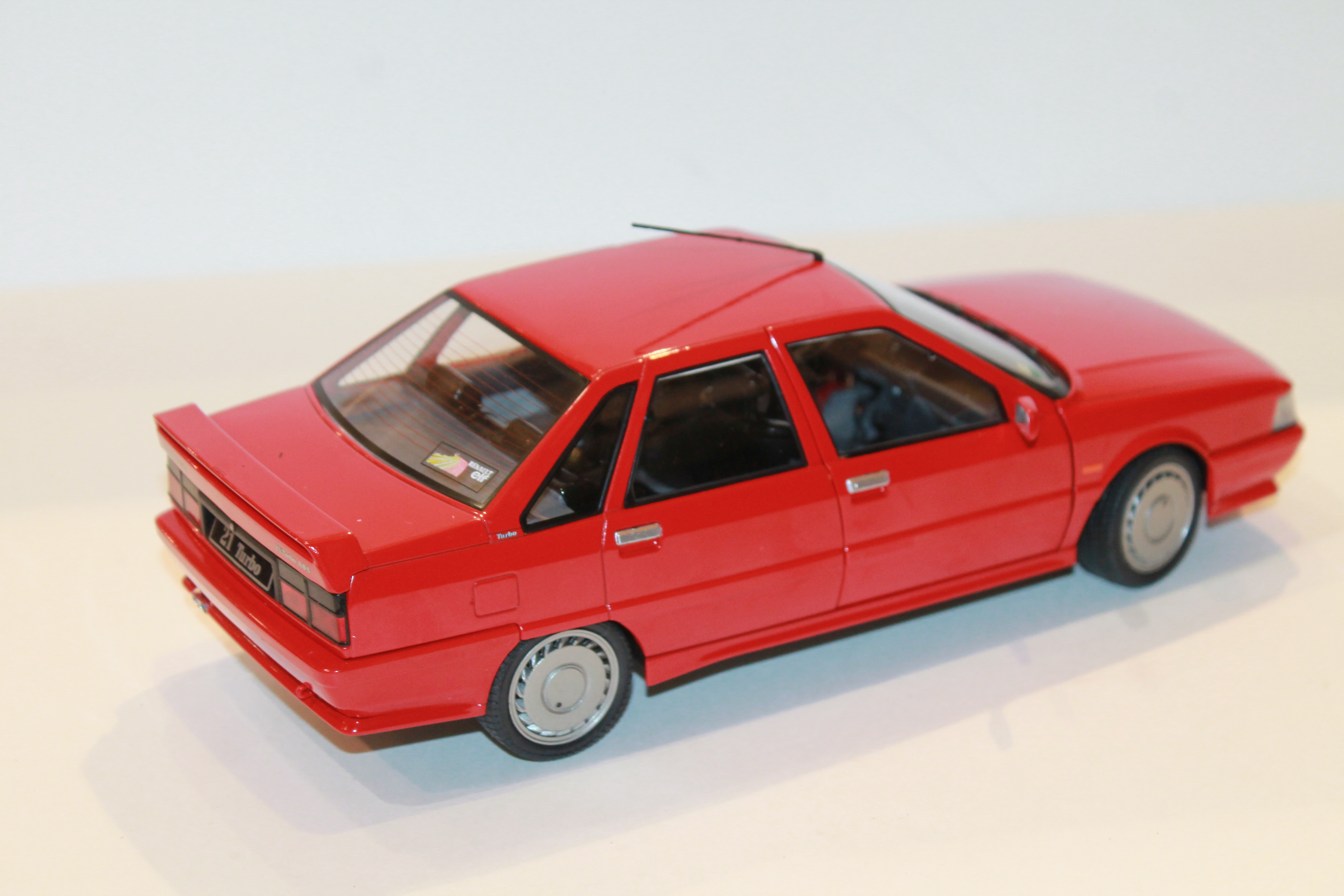 RENAULT 21 TURBO ROUGE MK1 1988 SOLIDO 1/18°