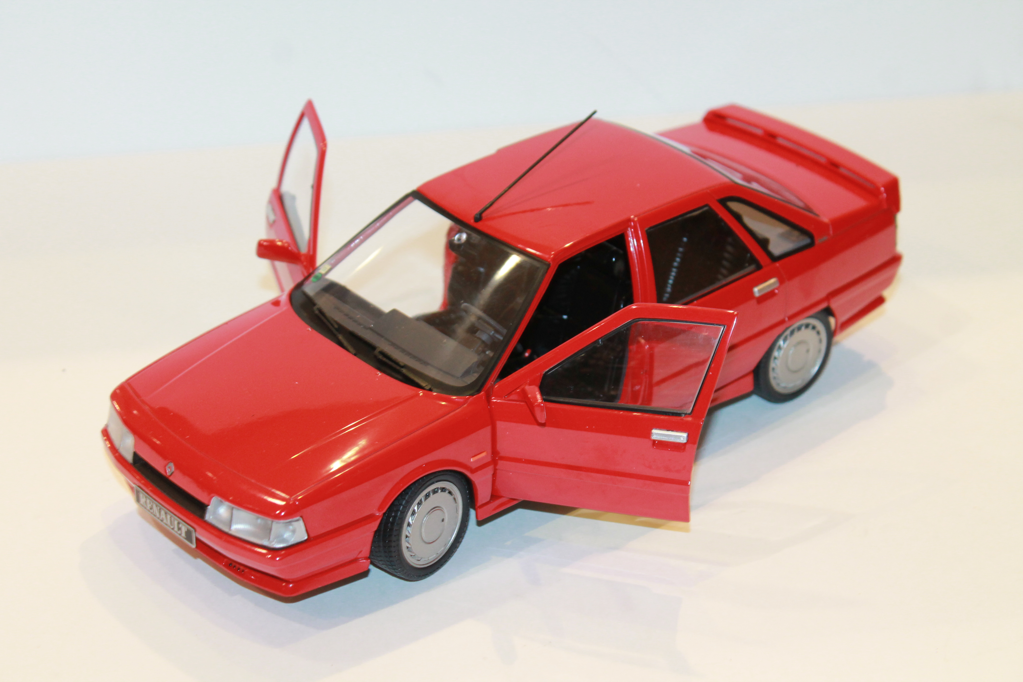 RENAULT 21 TURBO ROUGE MK1 1988 SOLIDO 1/18°