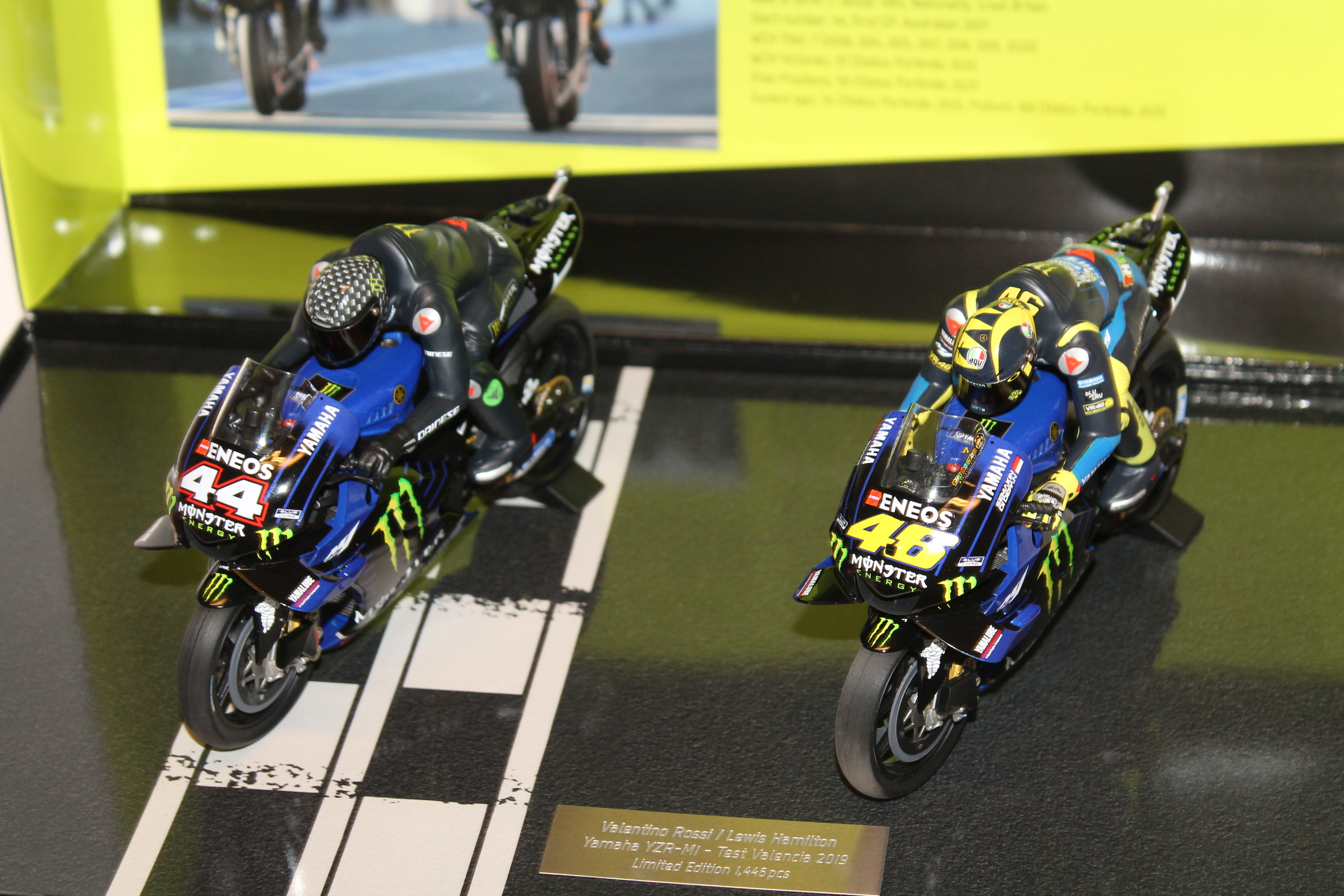 COFFRET MOTO GP VALENTINO ROSSI - LEWIS HAMILTON 2019 MINICHAMPS 1/12°