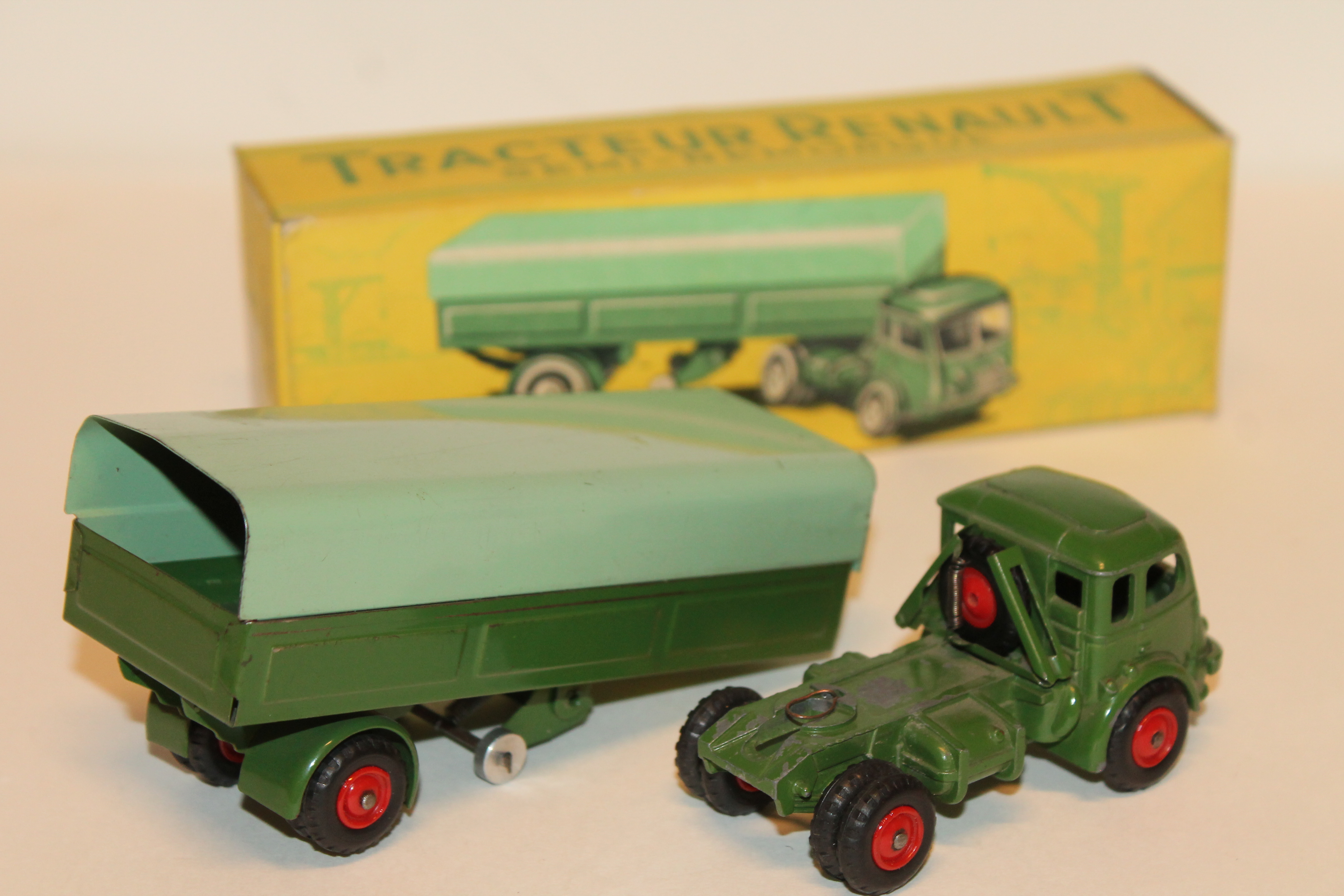 RENAULT FAINEANT BACHE VERT CIJ 1/43°