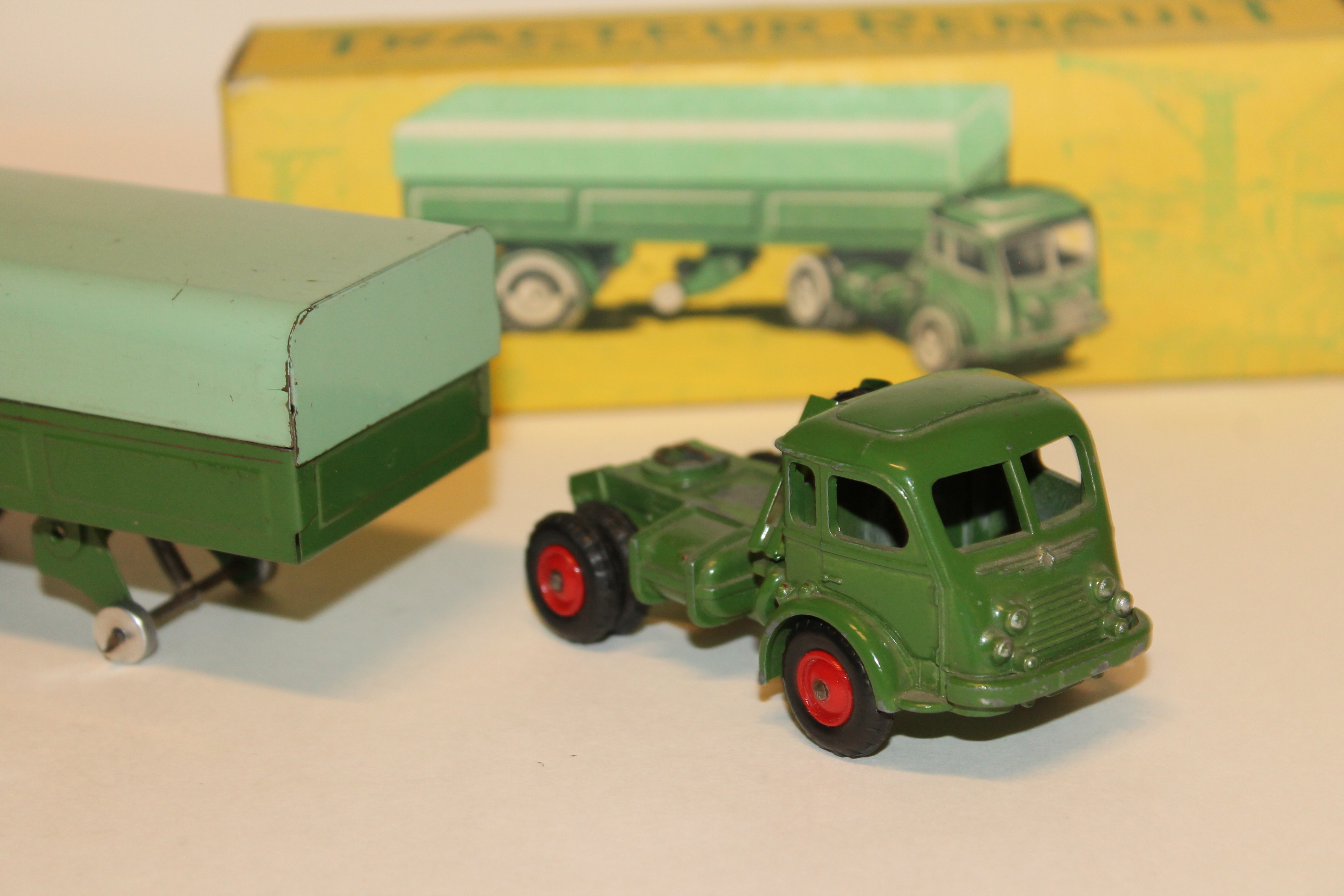 RENAULT FAINEANT BACHE VERT CIJ 1/43°