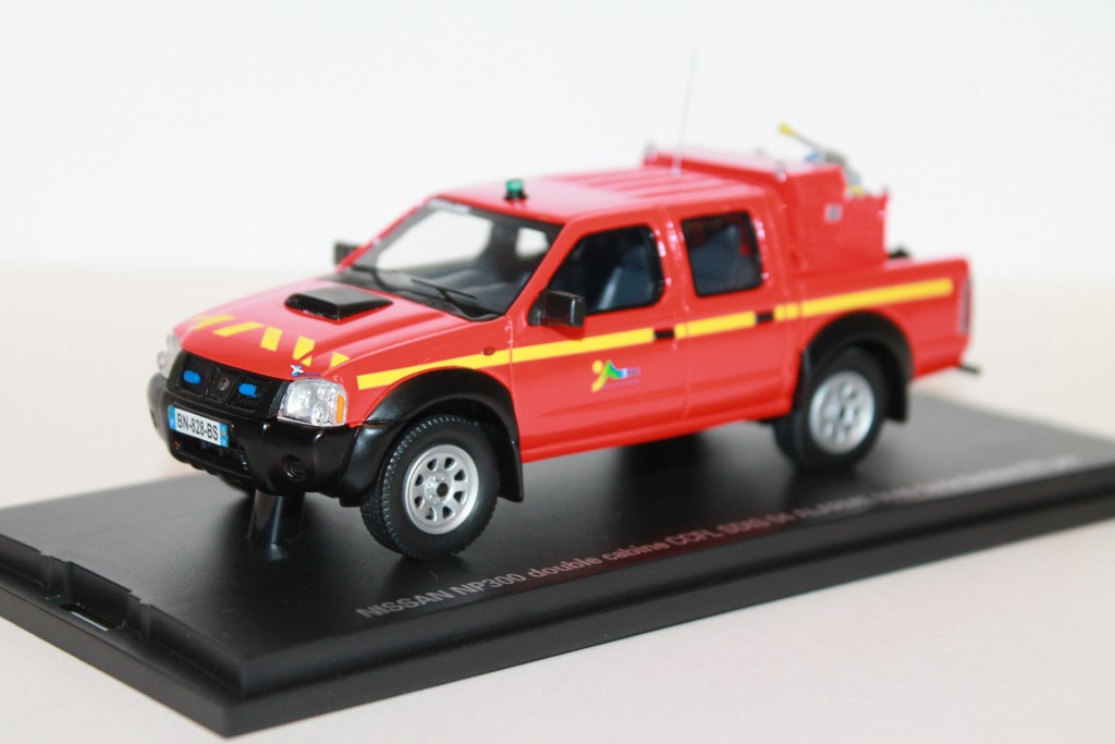 NISSAN NP300 DOUBLE CABINE SDIS 04 ALARME 1/43°