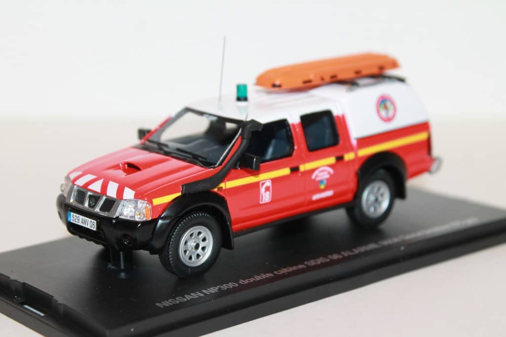 Nissan NP300 double cab CCFL SDIS 04 (Alarme) 1:43