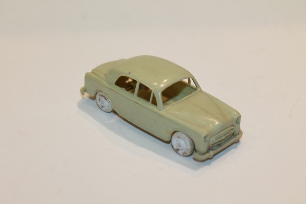 PEUGEOT 403 BEIGE CLE N°8 1/64°