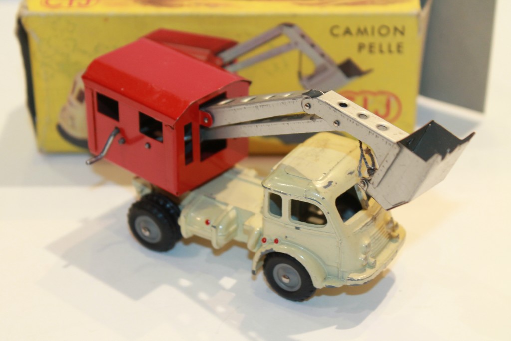 CAMION RENAULT FAINENANT PELLE CIJ 1/43°